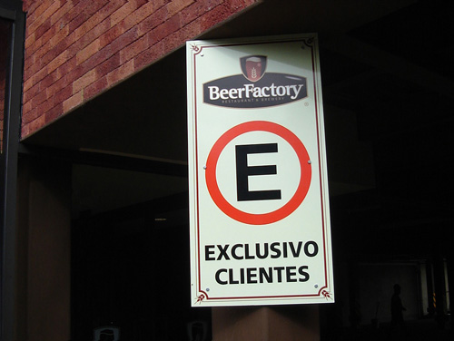 Beer Factory-Estacionamiento